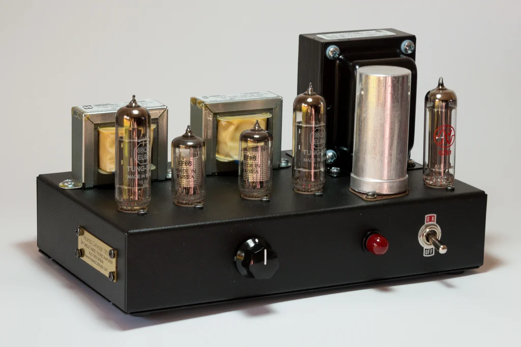 Three-quarter front view of the 1955 Gen2 EL84 SE stereo tube amplifier with exposed vacuum tubes and black steel chassis.
