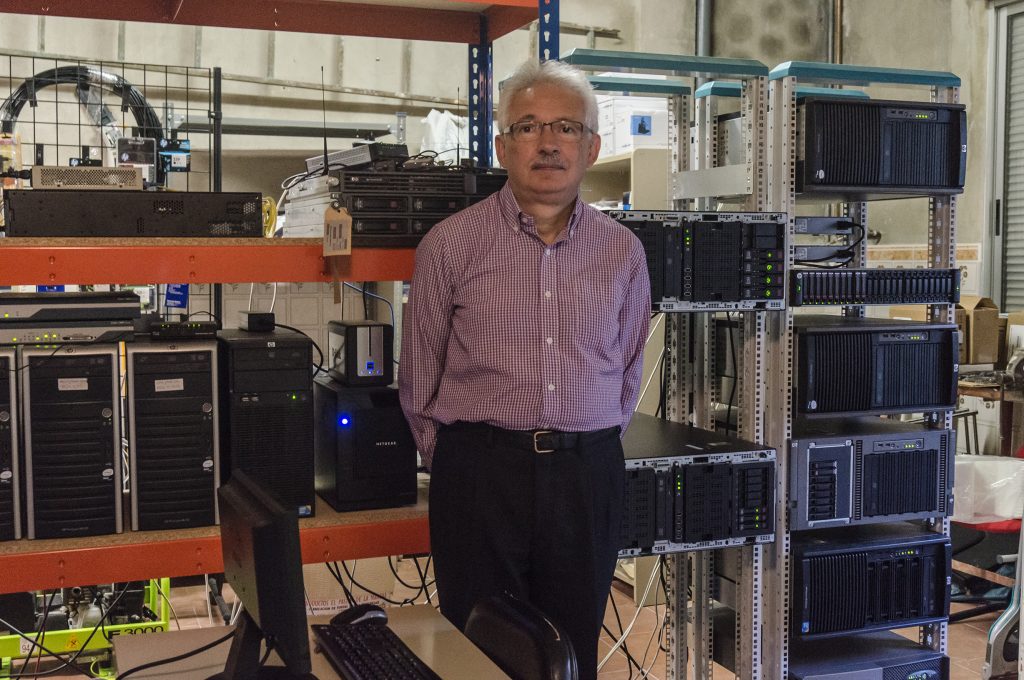 Ricardo Pastor Asensi in the Tecnograma Consultores S.L. data center.