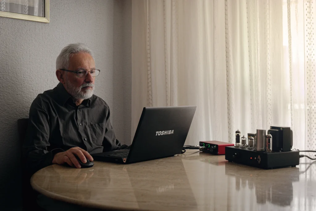 Measurement setup with laptop, audio interface and Model 1955 tube amplifier prototype.