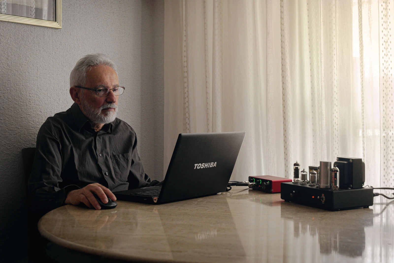 Measurement setup with laptop, audio interface and Model 1955 tube amplifier prototype.